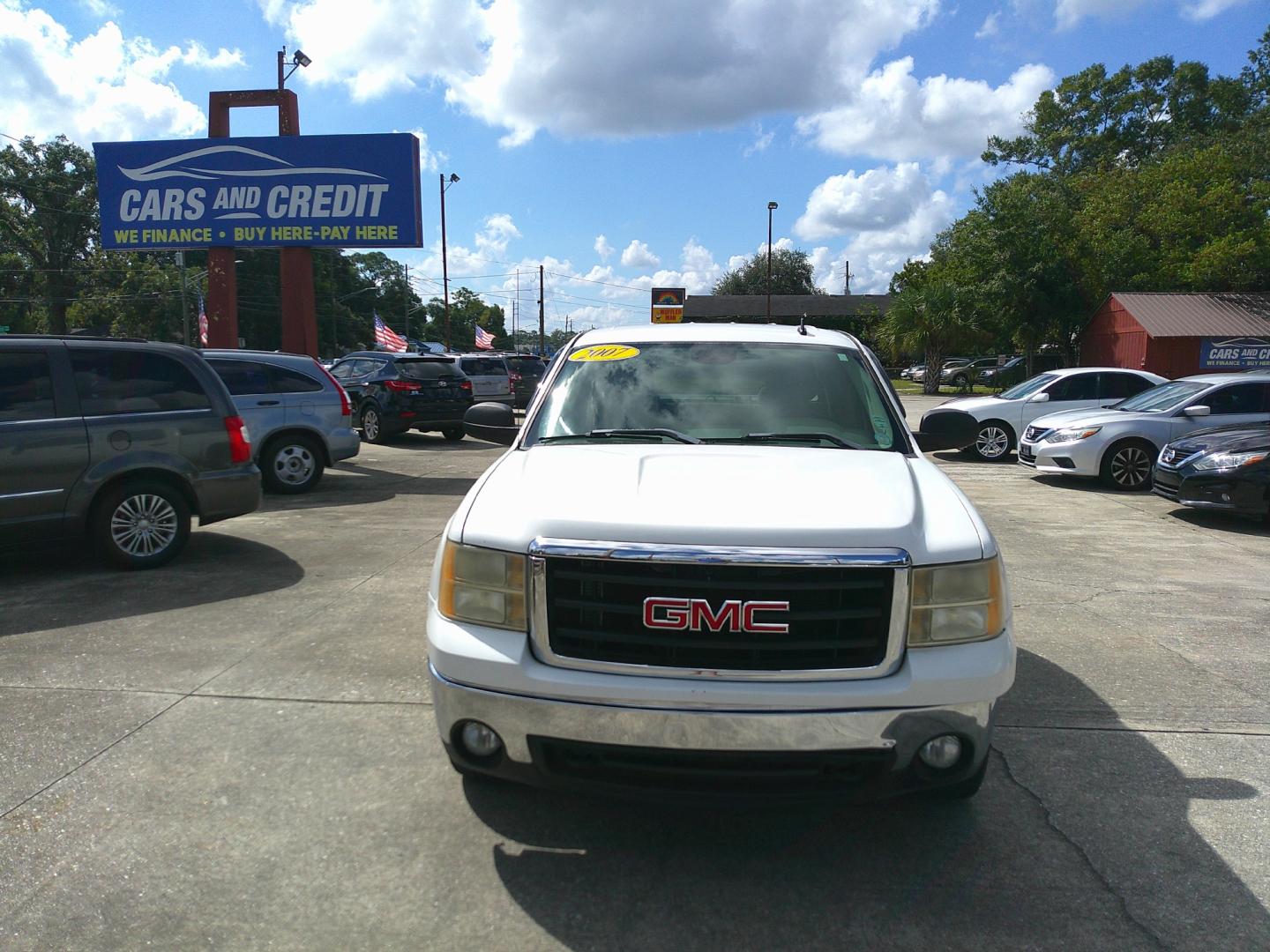 2007 WHITE GMC SIERRA (2GTEC13C671) , located at 10405 Abercorn Street, Savannah, GA, 31419, (912) 921-8965, 31.988262, -81.131760 - Photo#0